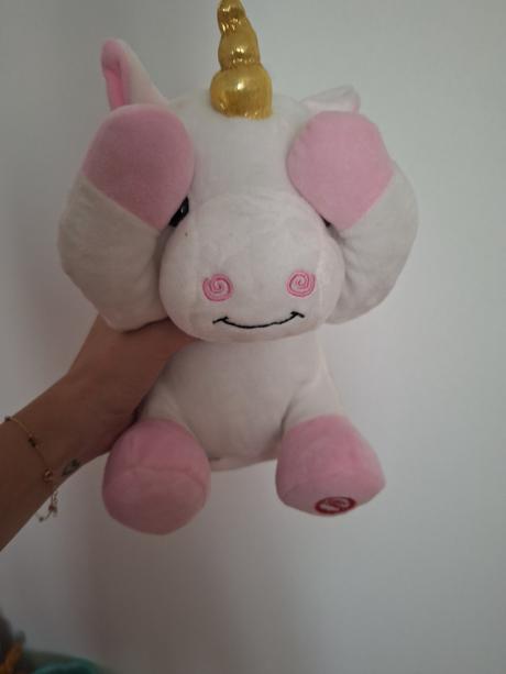 Hovoriaci jednorožec peek a boo, 