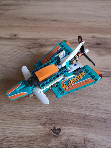 Lego technic 42117 pretekárske lietadlo, 