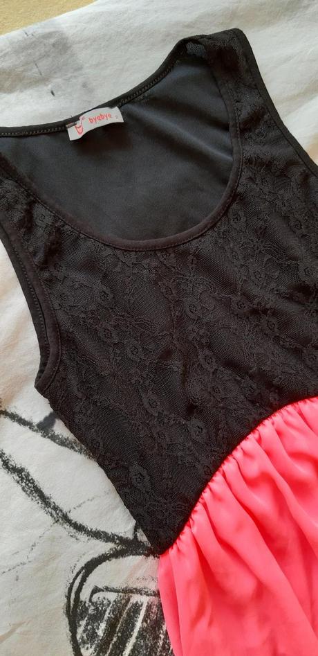 Čierno-ružové šaty, m