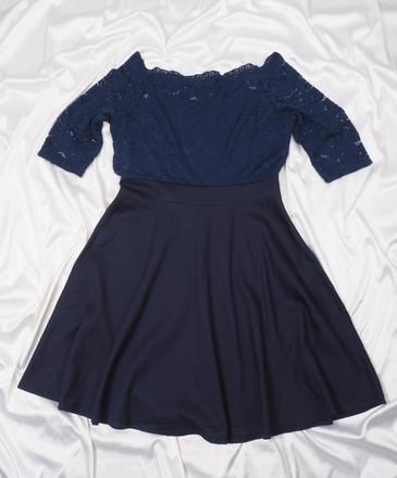 Kvalitné čipkované šaty, 46