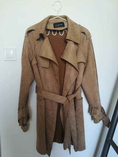 Krémový kabát, stradivarius,s