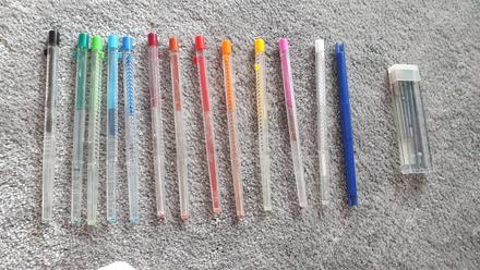 Vysúvacia pastelky 12ks , strúhadlo,  náhradné tuh, 