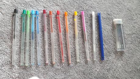 Vysúvacia pastelky 12ks , strúhadlo,  náhradné tuh, 