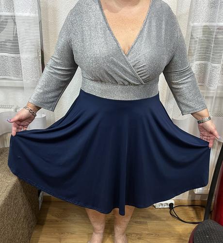 Modrostrieborné šaty, 46