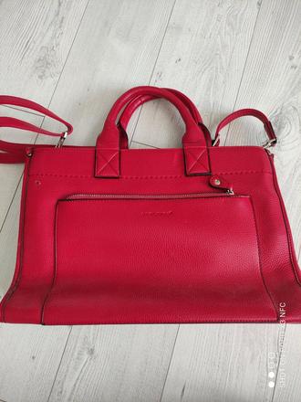 Červená kabelka,