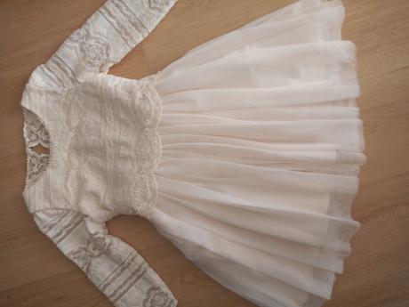 Smotanové šaty s krajkou, 128