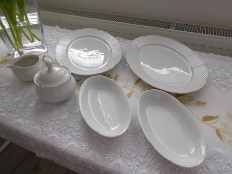 Tanier oval 2x +mliekovník+cukorníčka+tanierik 2x, 