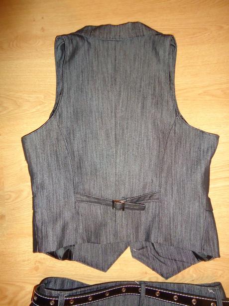 Komplet vestička + sukňa s opaskom, l