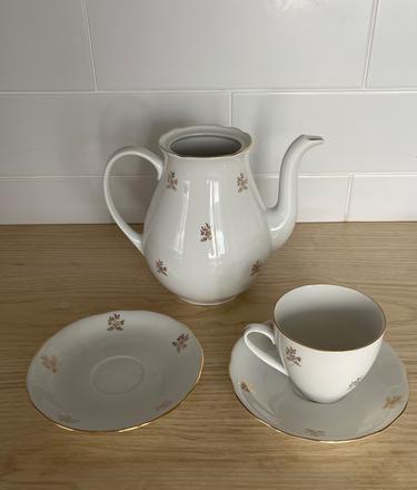 Bielo - zlatá porcelánová čajová súprava bohemia,