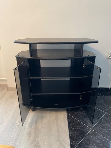 Skrinka pod televízor,