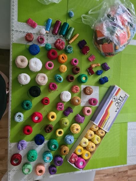 Perlovky a nite na vyšívanie, 