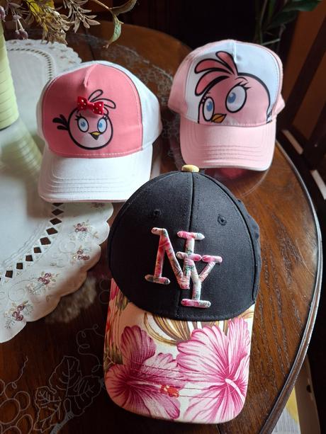 Dievčenské šiltovky, 56