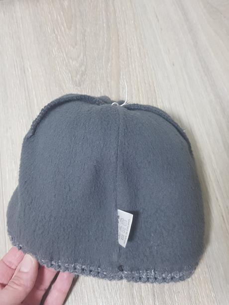 Čiapka a nákrčník, 