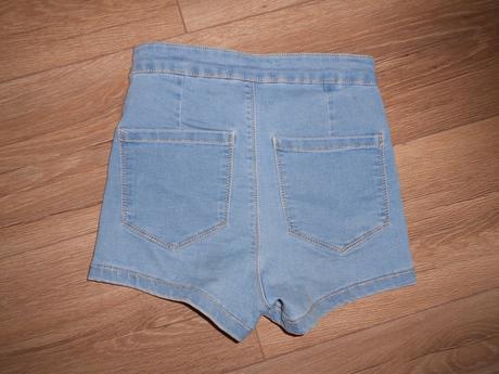 Šortky, sinsay,32