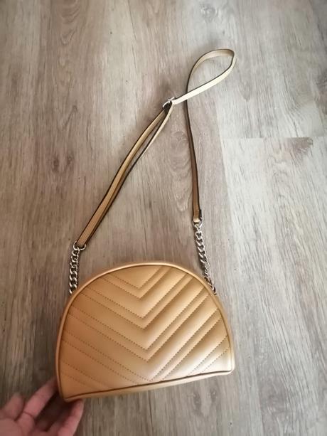 Horcicova kabelka cez plece., f&f