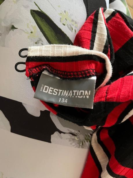 Úzke dievčenské šaty, 134