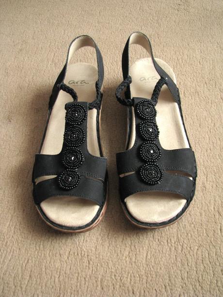 Čierne kožené sandálky, ara,38