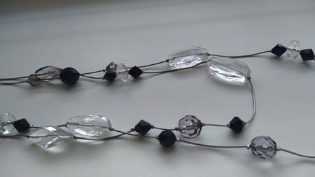 Dlhý náhrdelník s kameňmi,