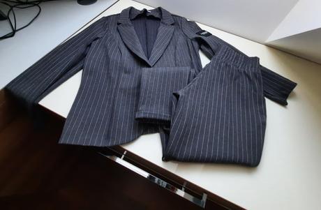 Športovo-elegantný kostým, s