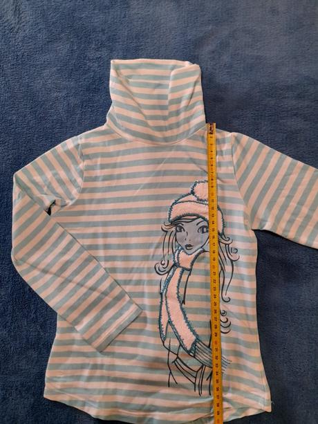 Tyrkysovobiely roláčik, 104