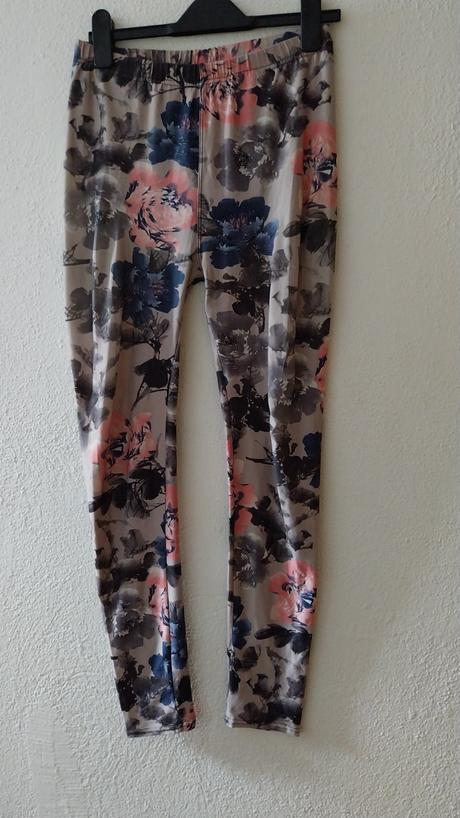 Kvetované legíny, m