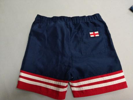 Plavkové šortky, 104