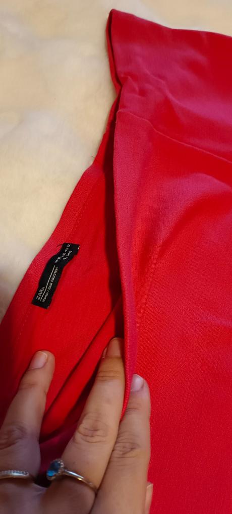 Cervene saty l, zara,l