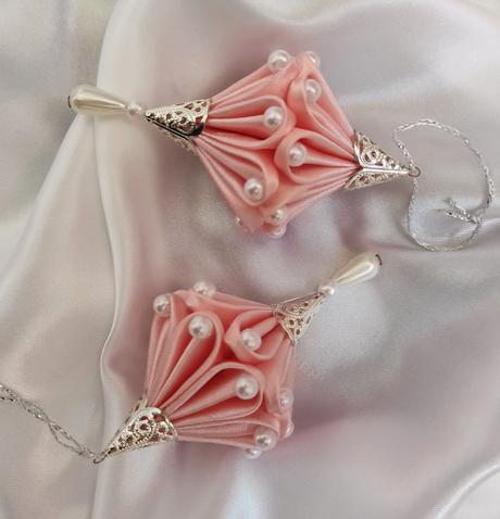 Vianočný saténový cencúľ, 