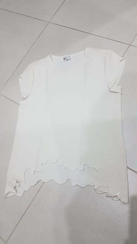 Krémová blúzka do pása s zaujímavý lem, s