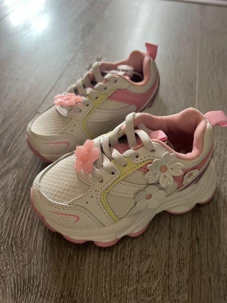 Tenisky s kvetmi, reserved,20