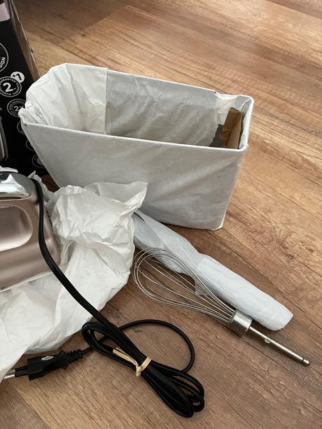 Mixér ručný russell hobbs,