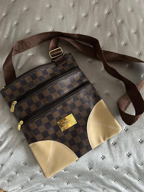 Crossbody kabelka s putkom, 