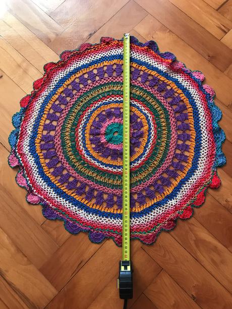 Háčkované farebné obrúsky od praprababky,