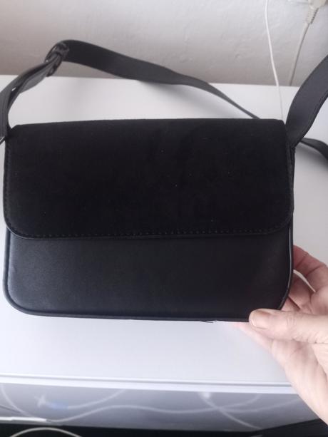 Čierna kabelka, sinsay