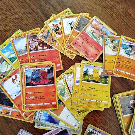 Originál karty pokémon 146ks - super stav,
