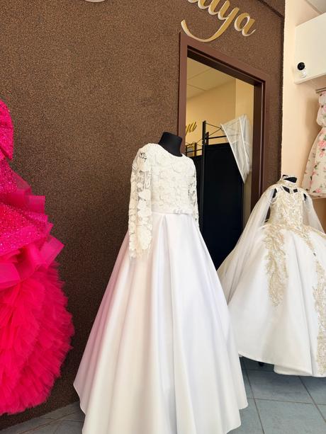 Šaty na prijímanie, 134 / 140