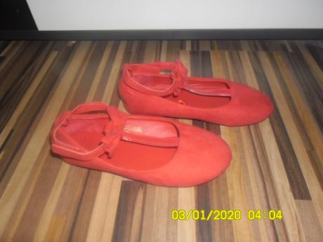 Sandálky, sinsay,28