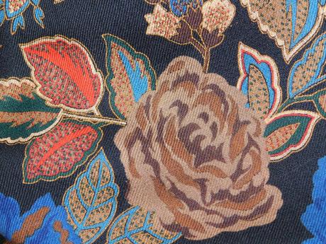 Luxusna trachten sukna k kroju, 46