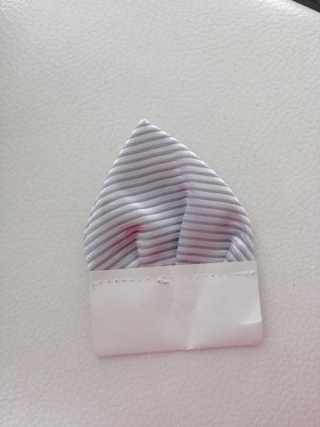 Vesta s kravatou, 50