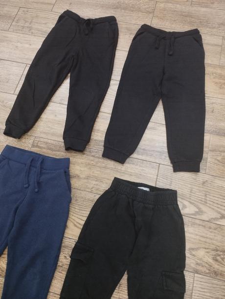 4x tepláky, sinsay,110