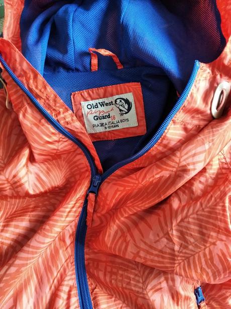 Vetrovka, piazza italia,140