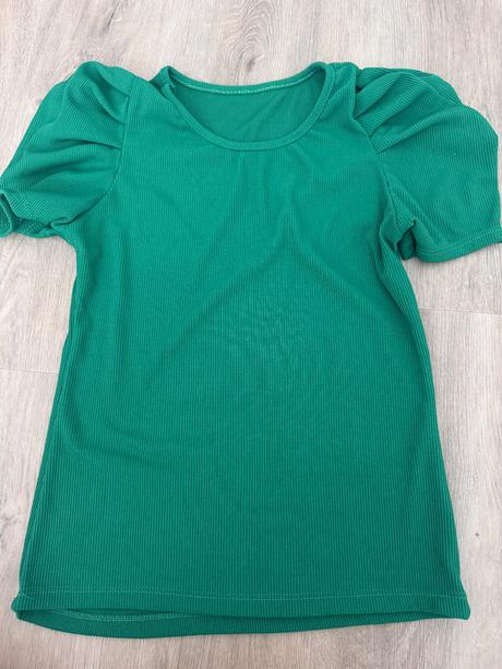 Zelený top, s
