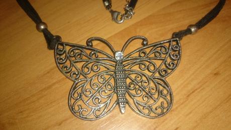 Náhrdelník motýľ, 