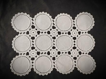 Biely háčkovaný obrus/háčkovaná dečka,