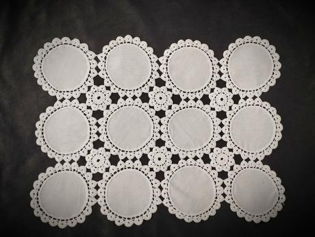 Biely háčkovaný obrus/háčkovaná dečka,