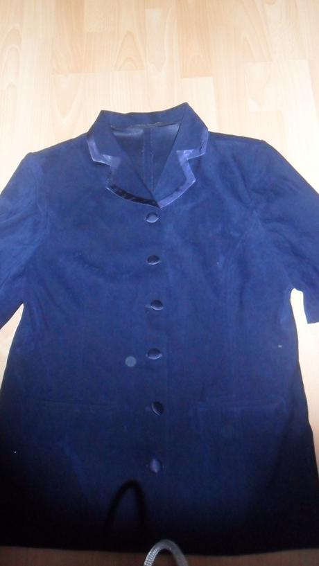 Kostým modrý, 42
