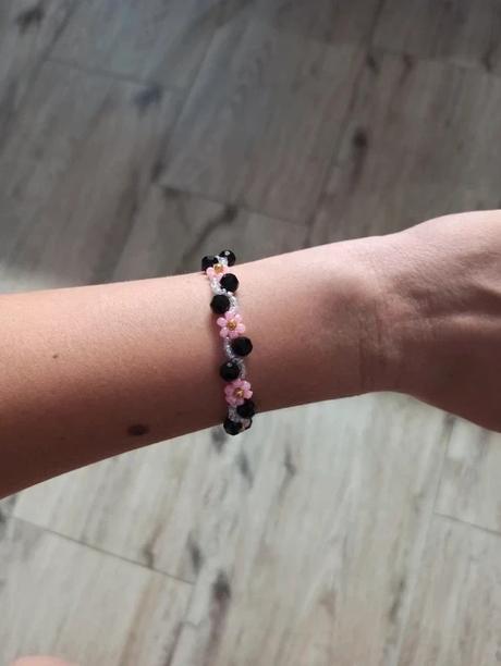 Náramok z korálok,