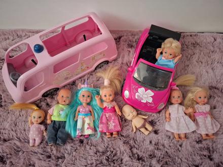 Malé barbie, auto a bus,