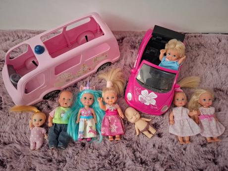 Malé barbie, auto a bus,