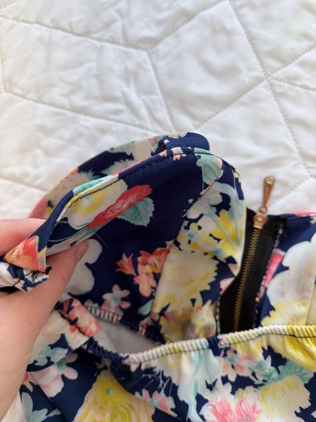 Letné kvetinové mini šaty, m